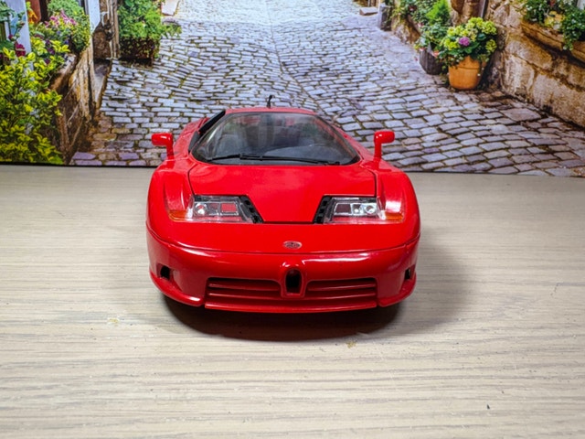 1:18 Bugatti EB110 diecast Model car perfect condition with box - photo 2