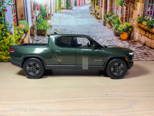 1:20 Brand New Rivian R1T all-electric pickup diecast Model - photo 2