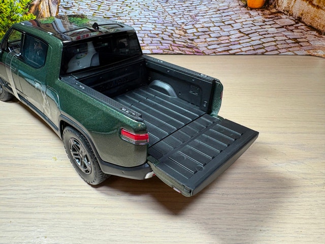 1:20 Brand New Rivian R1T all-electric pickup diecast Model - photo 4