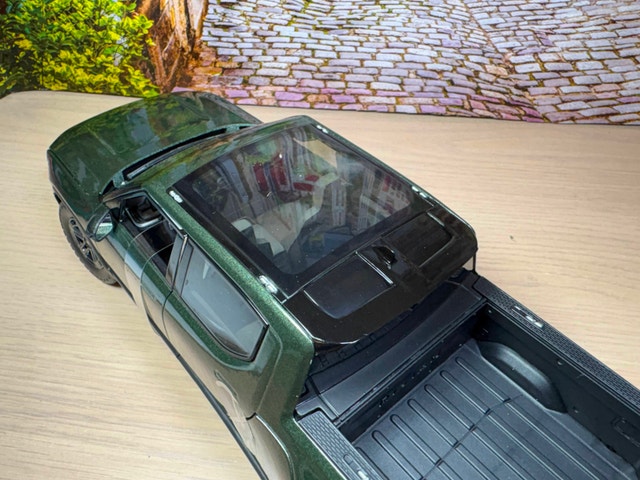 1:20 Brand New Rivian R1T all-electric pickup diecast Model - photo 5