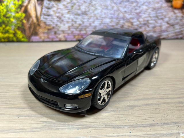 1:24 New with box 2009 CHEVROLET Corvette Z06 DIECAST MODEL CAR - photo 2
