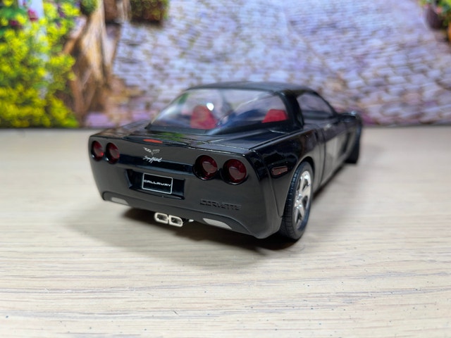 1:24 New with box 2009 CHEVROLET Corvette Z06 DIECAST MODEL CAR - photo 5
