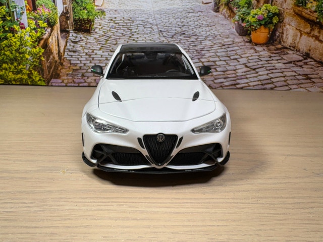 1:18 Brand New Alfa Romeo Giulia GTAm diecast Model Car - photo 2