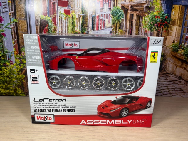1:24 Ferrari LaFerrari – Diecast Assembly Line Kit (Red)