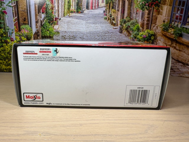 1:24 Ferrari LaFerrari – Diecast Assembly Line Kit (Red) - photo 3