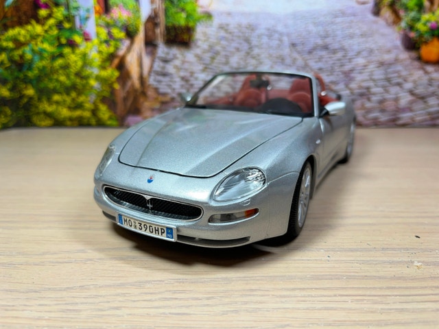 1:18 2004 Maserati Spyder silver diecast Model car NO BOX