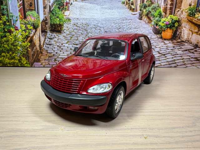 1:18 Brand New Chrysler PT Cruiser diecast Model Car