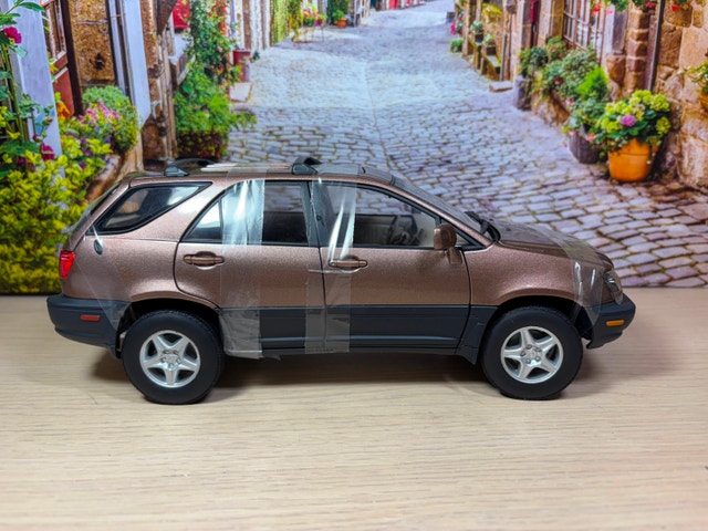 1:18 AutoArt Lexus RX300 (First Generation) Diecast Model - photo 3