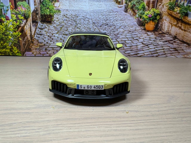 1:18 Brand New Porsche 911 Targa 4 GTS (992.2) Diecast Model - photo 3