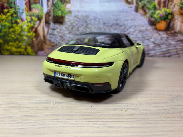 1:18 Brand New Porsche 911 Targa 4 GTS (992.2) Diecast Model - photo 5