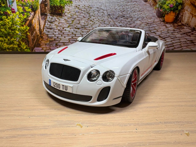 1:18 Brand New Bentley Continental Supersports ISR diecast