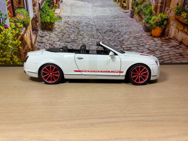 1:18 Brand New Bentley Continental Supersports ISR diecast - photo 3