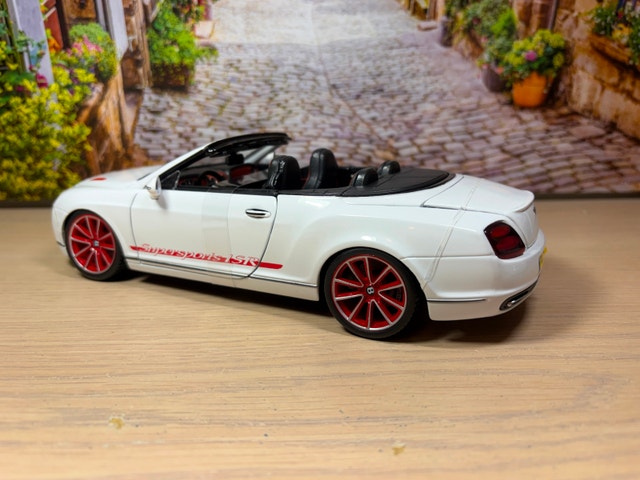 1:18 Brand New Bentley Continental Supersports ISR diecast - photo 5