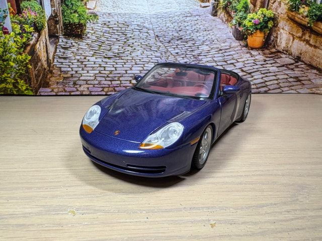 1:18 Porsche 911 Cabrio (996) Diecast Model by UT Models