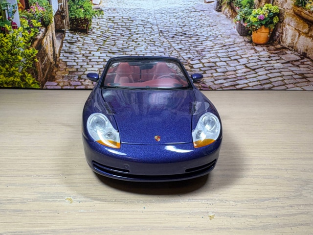 1:18 Porsche 911 Cabrio (996) Diecast Model by UT Models - photo 2