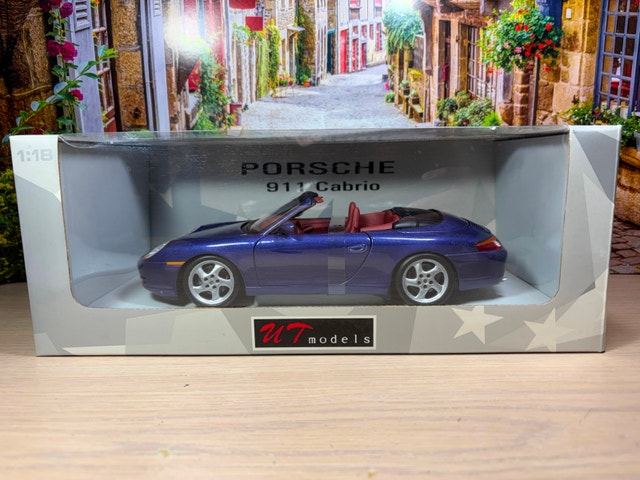1:18 Porsche 911 Cabrio (996) Diecast Model by UT Models - photo 4