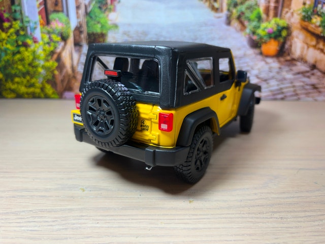 1:18 Brand New 2014 Jeep Wrangler Willys diecast Model car - photo 4