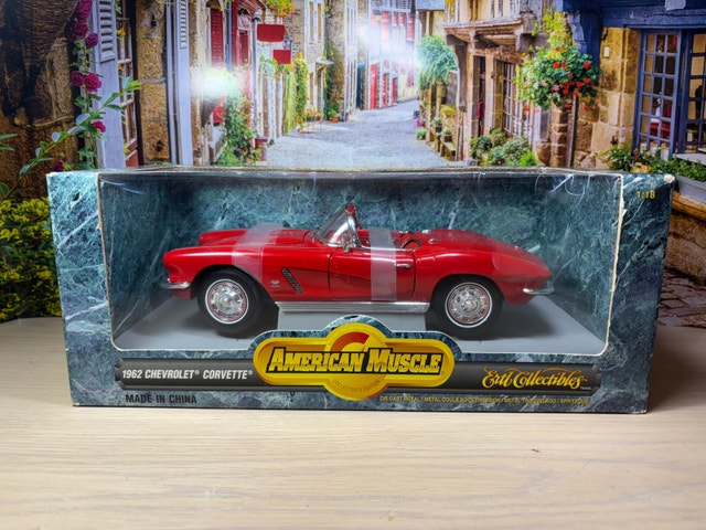 1:18 Ertl 1962 Chevrolet Corvette Diecast Model car New in box - photo 2
