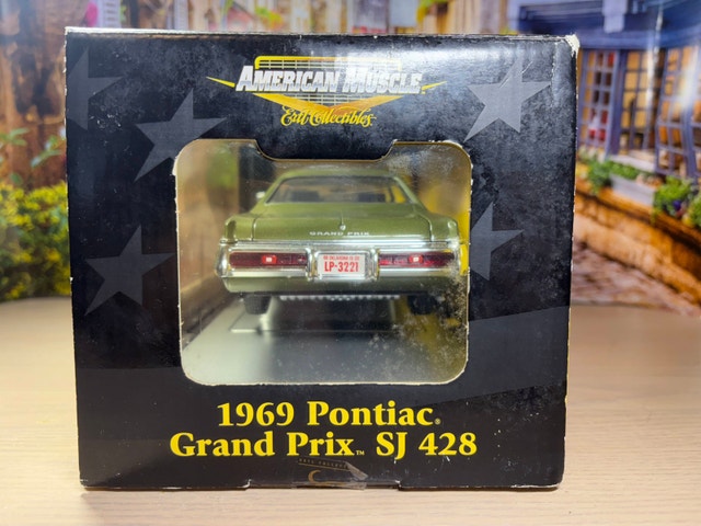 1:18 ERTL 1969 Pontiac Grand Prix SJ 428 Diecast - photo 3