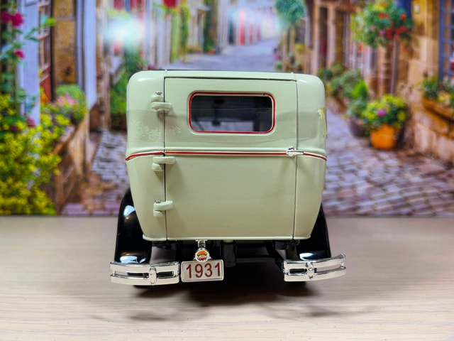 1:18 diecast model of the classic 1931 Ford Delivery Truck NIB - photo 5