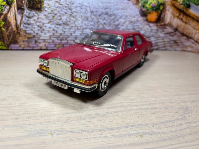 Rolls-Royce Camargue diecast Model car Made in Italy 1:22 Scale