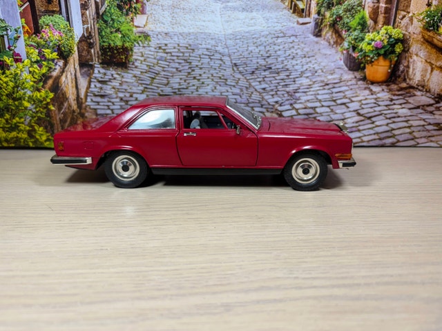 Rolls-Royce Camargue diecast Model car Made in Italy 1:22 Scale - photo 4
