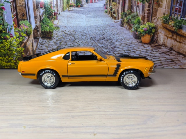 1:18 ERTL 1970 Ford Mustang Boss 302 (Shaker hood) diecast NIB - photo 3