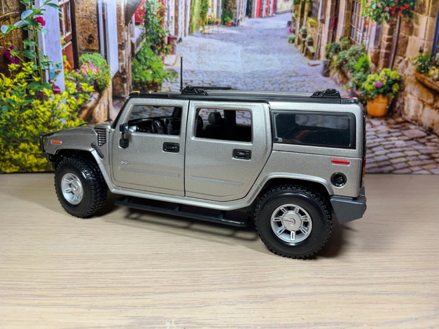 1:18 New with BOX Hummer H2 SUV Diecast model car - photo 5
