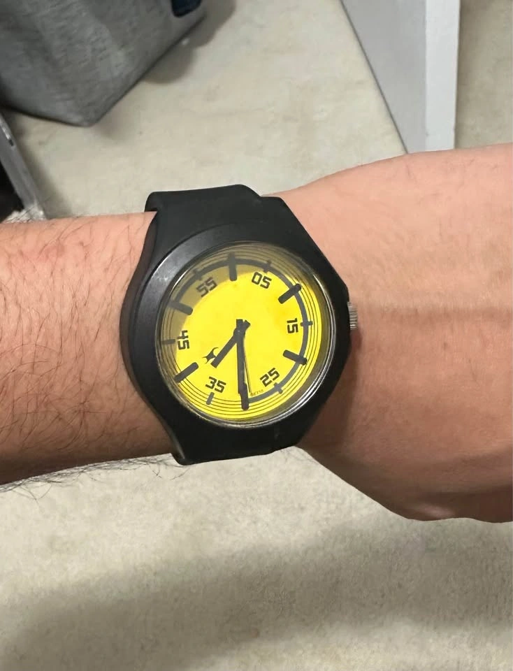 Fastrack Black Color watch - photo 2