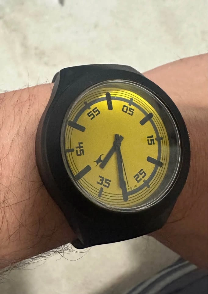 Fastrack Black Color watch - photo 3