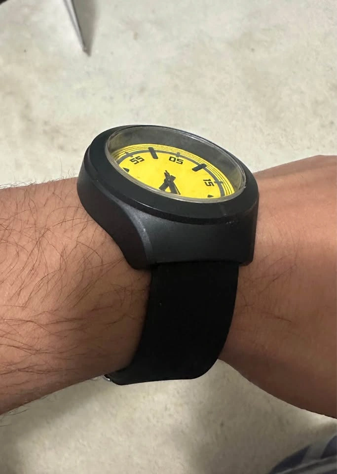 Fastrack Black Color watch - photo 4