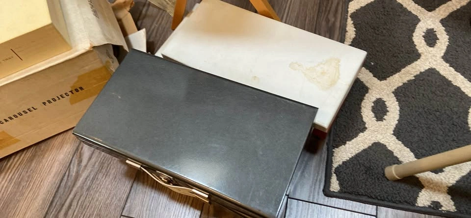 Kodak projector and cases - photo 2