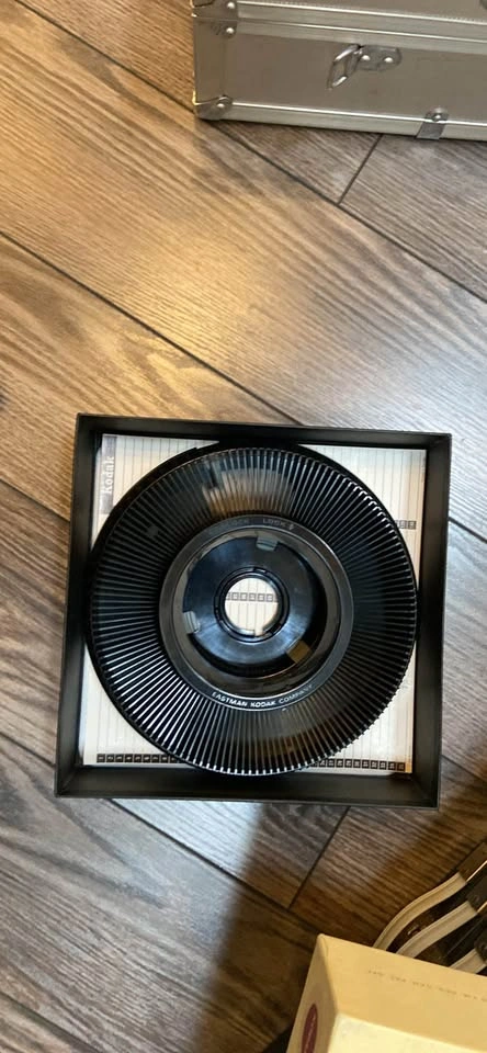 Kodak projector and cases - photo 3