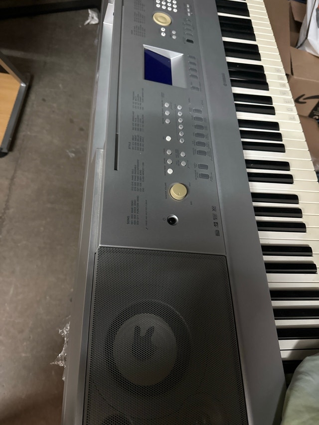 Yamaha DGX-205 Portable Keyboard