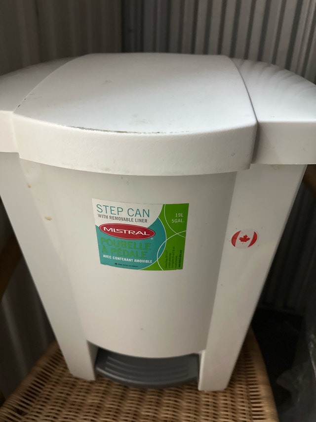 Mistral 19L Step Can