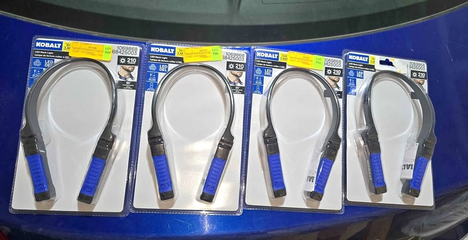 Del Neck Light - 210 Lumens