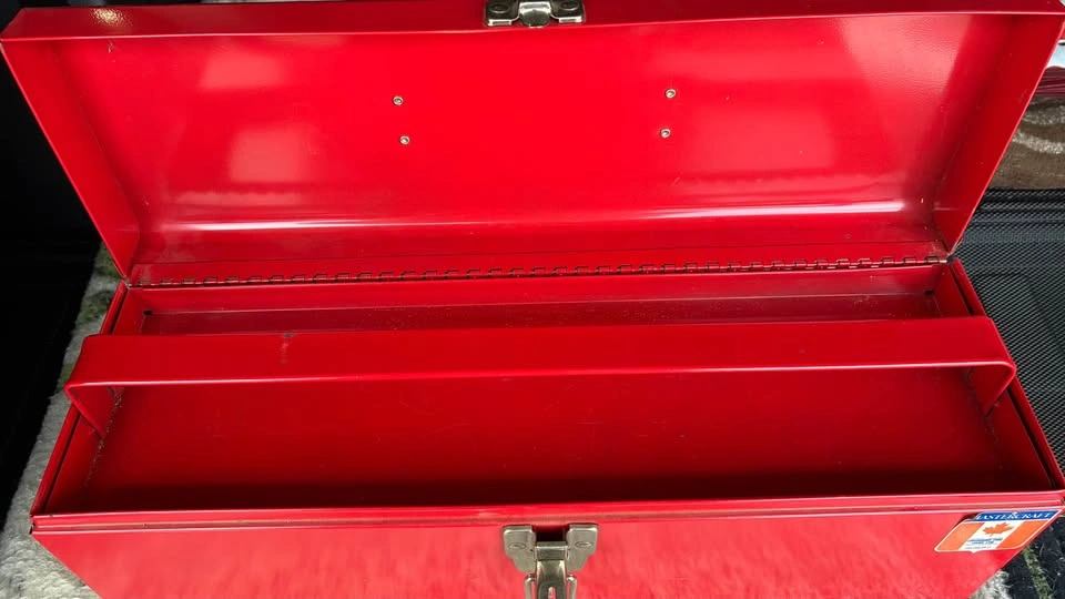 Vintage Mastercraft 19" Red Metal Toolbox - photo 2