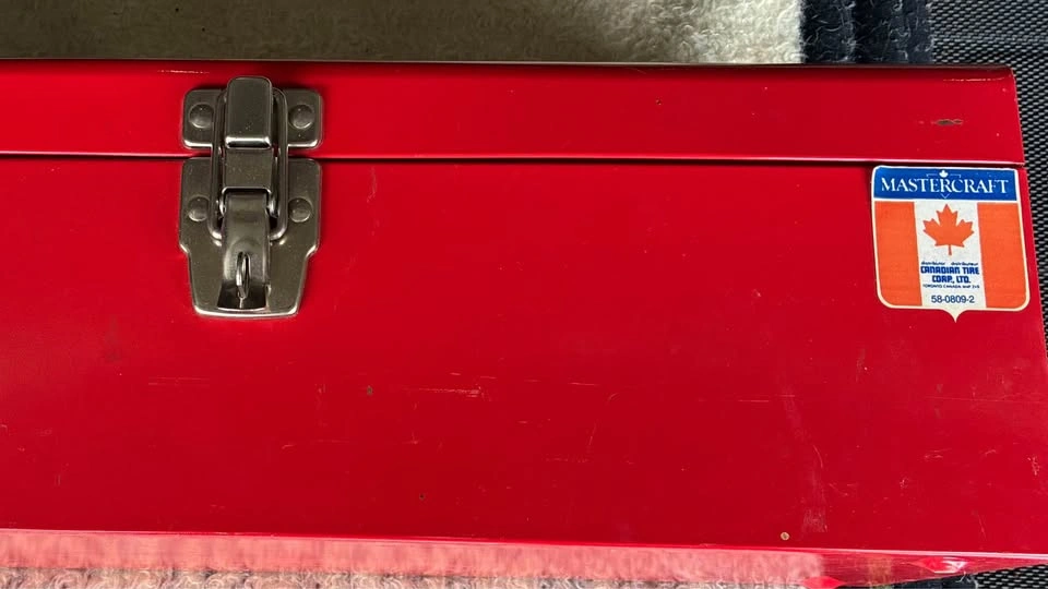 Vintage Mastercraft 19" Red Metal Toolbox - photo 3