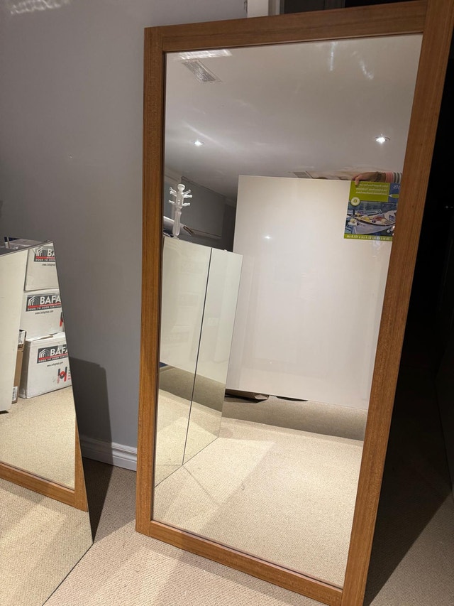 Brown Framed Mirror – Excellent Condition - photo 3