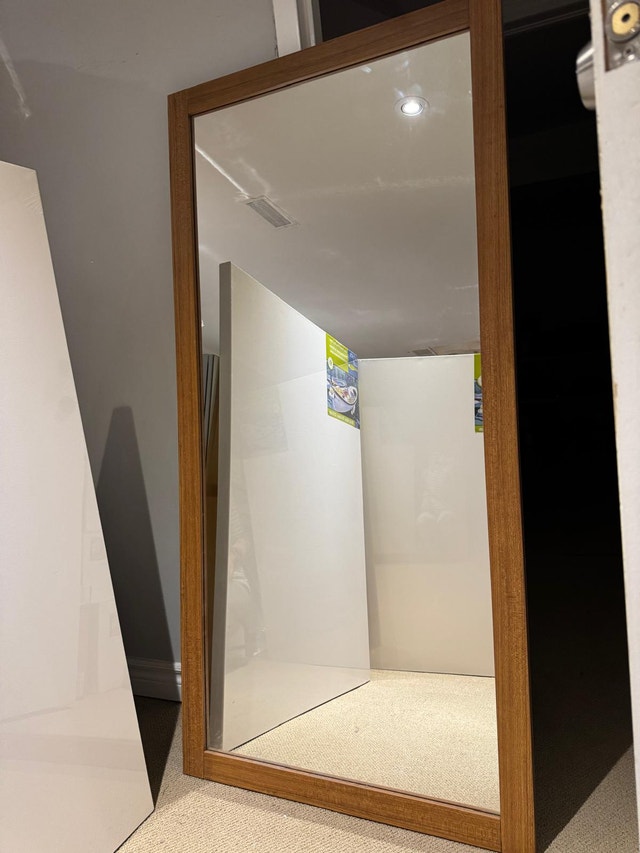 Brown Framed Mirror – Excellent Condition - photo 4