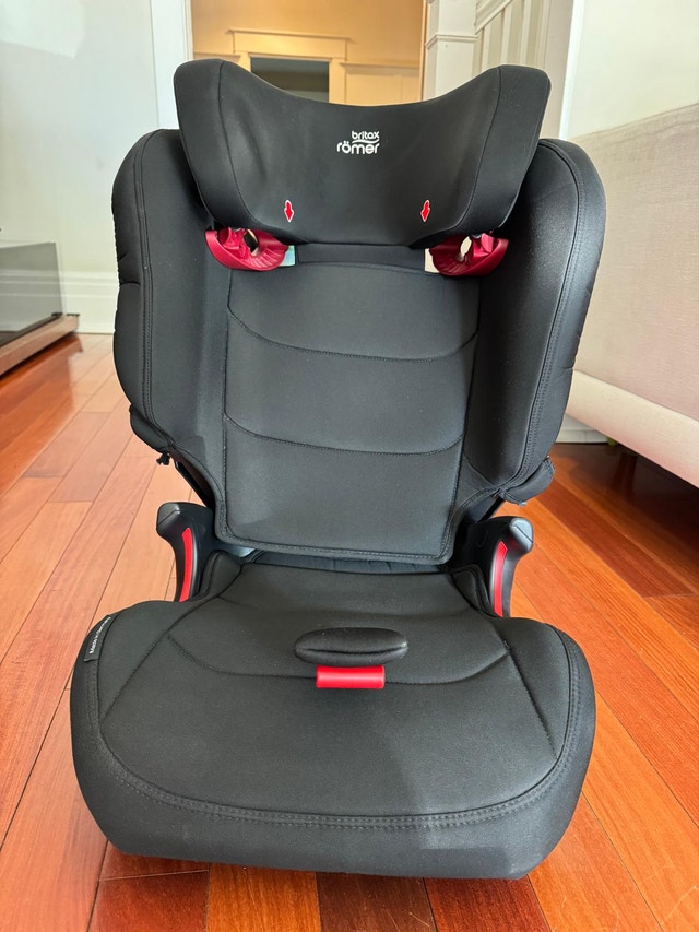 Car Seat (Britax Romer) - Excellent Condition
