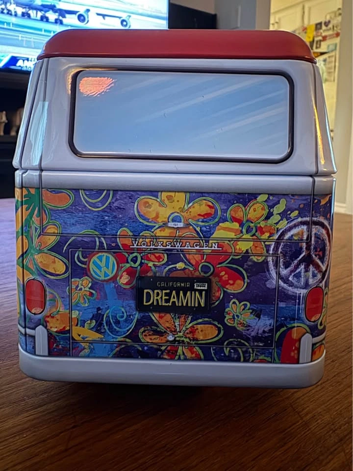 New VW Bus Collectible Tin & 550-Piece Jigsaw Puzzle - photo 5