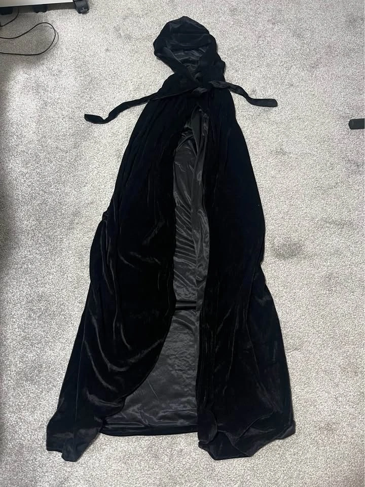 Black Velvet Cape for Adults Halloween Costume - photo 2