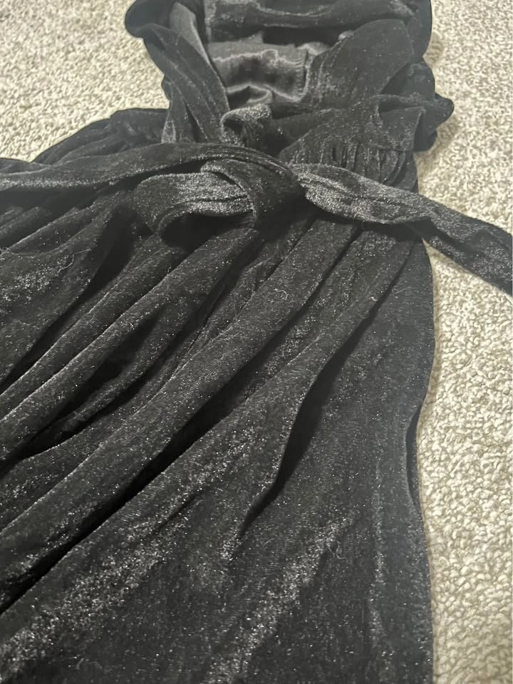 Black Velvet Cape for Adults Halloween Costume - photo 3