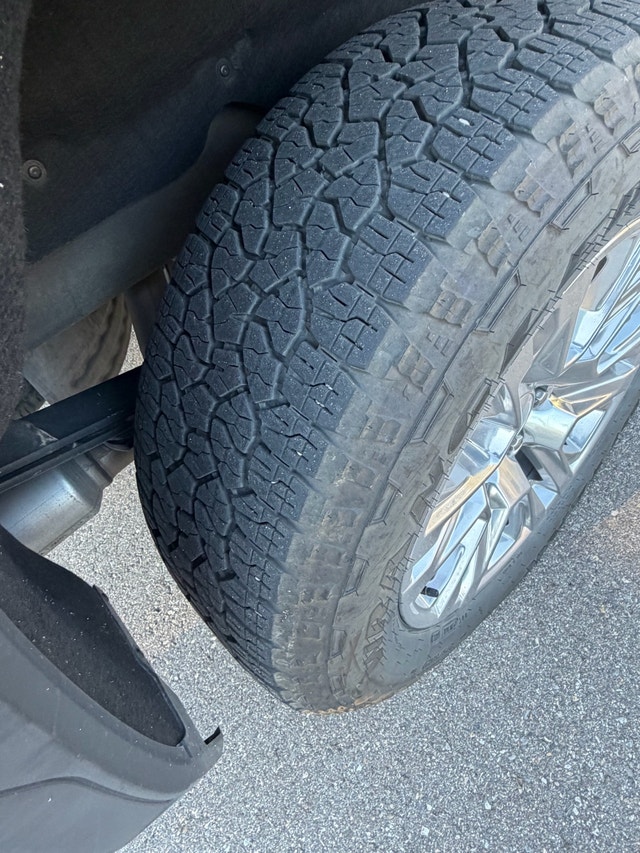 2023 GMC Denali w Ext Warr & winter tires - photo 5
