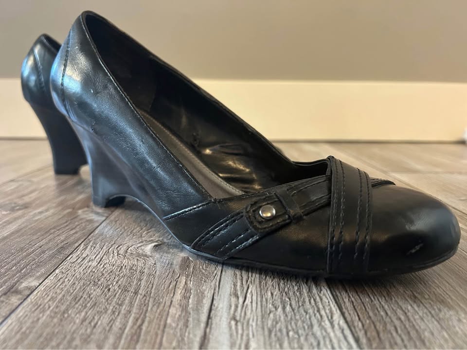 Women’s Size 9 Alfred Sung Wedge Heels - photo 2