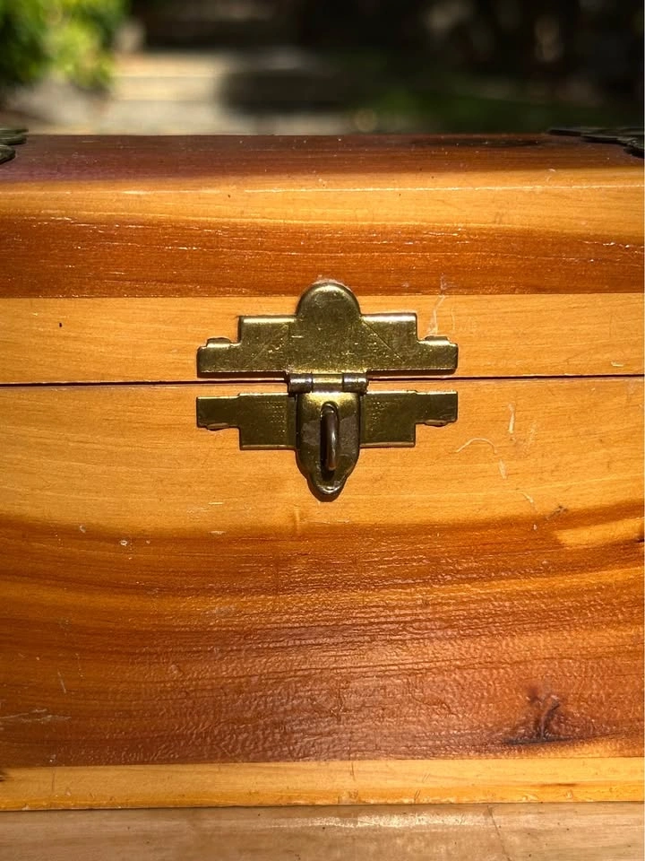 Antique Cedar Aromatic Wood Trinket Box - photo 4