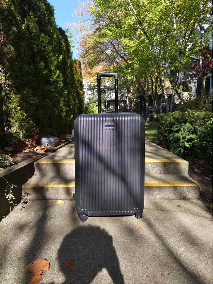 Black Bugatti Tokyo 21.5” Hardshell Suitcase