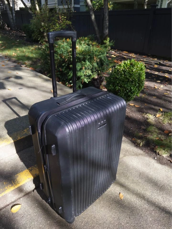 Black Bugatti Tokyo 21.5” Hardshell Suitcase - photo 2