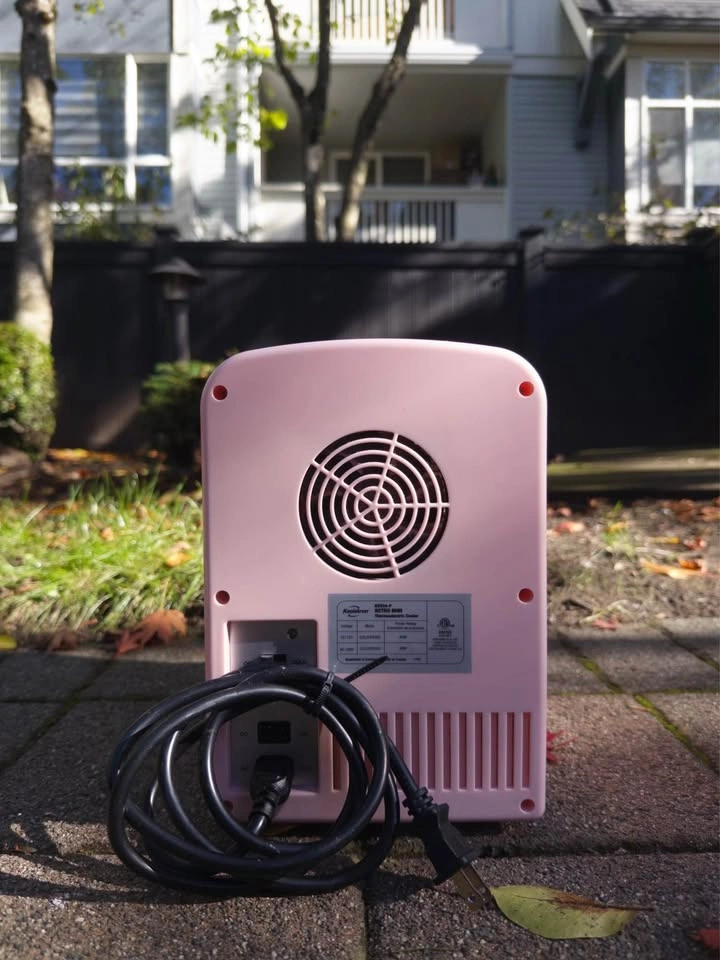Pink Koolatron Retro Mini Fridge - photo 3